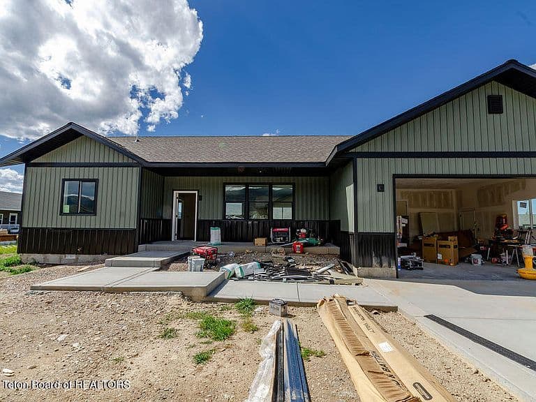 288 Holly Dr photo 1