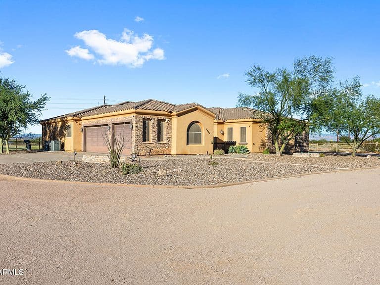 1602 E LOBO Street photo 1