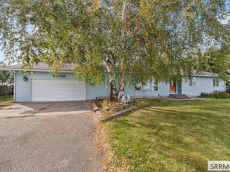 1181 Country Rd photo 2
