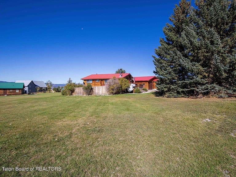 424 Solitude Dr photo 3