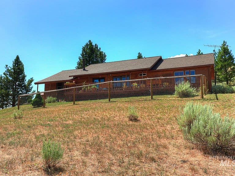 211 Evergreen Dr photo 1