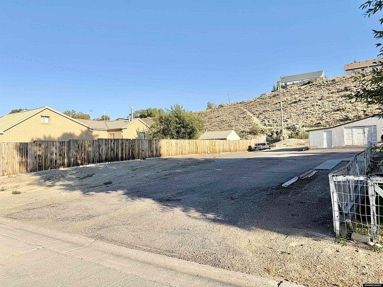 25 Frontier St photo 5