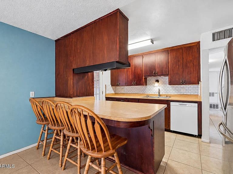 3408 W LAUREL Lane photo 5
