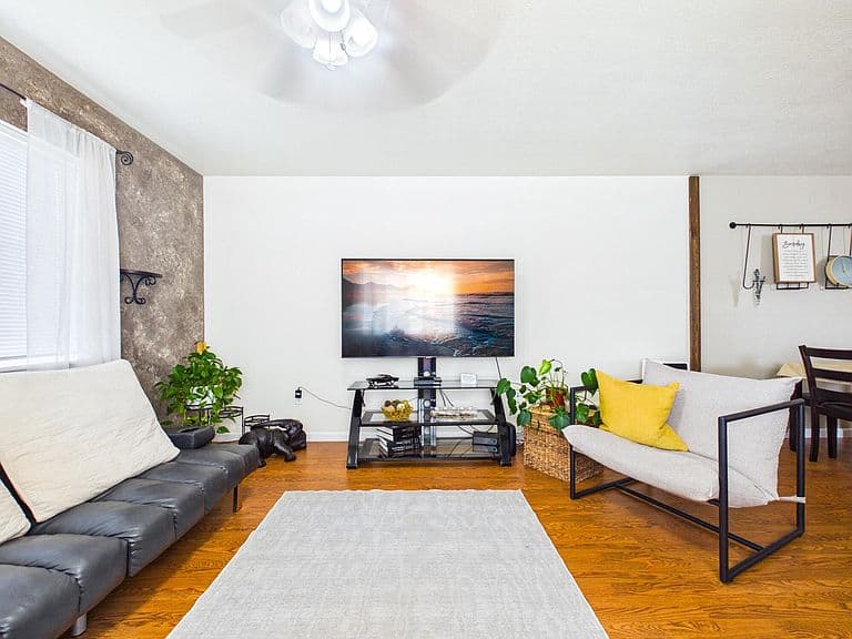 110 Tamari Dr photo 4