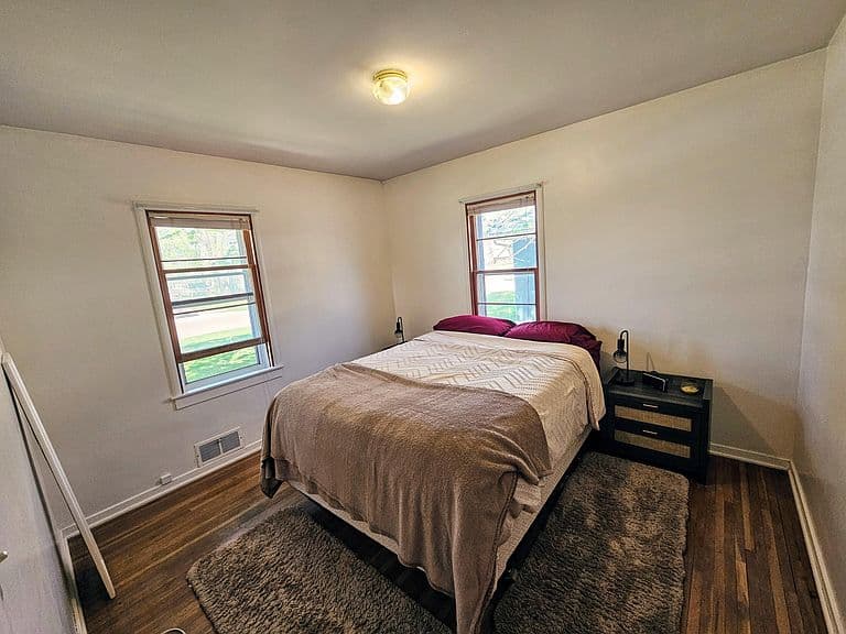 308 Spring Ave S photo 5