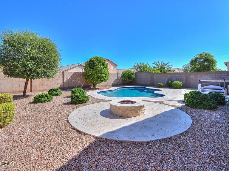 40106 W ROBBINS Drive photo 3