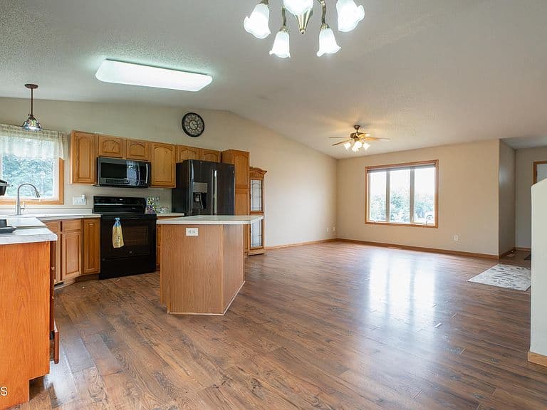 8431 Sage Dr photo 5