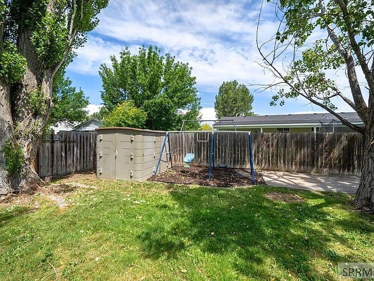 3647 E Jill St photo 4