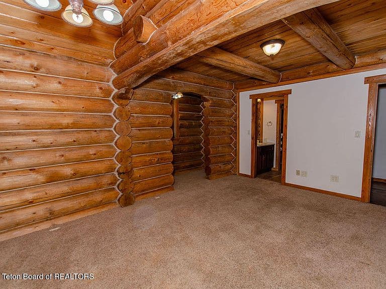 33 Hardman Cir photo 5