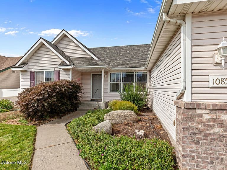 1085 N Whidbey Ln photo 2
