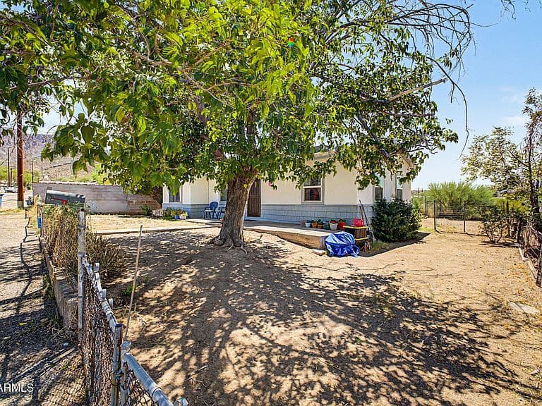 843 W SPRAY Street photo 3