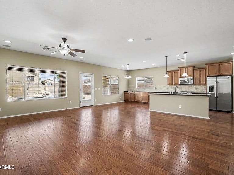 2946 E SANTA FE Lane photo 4