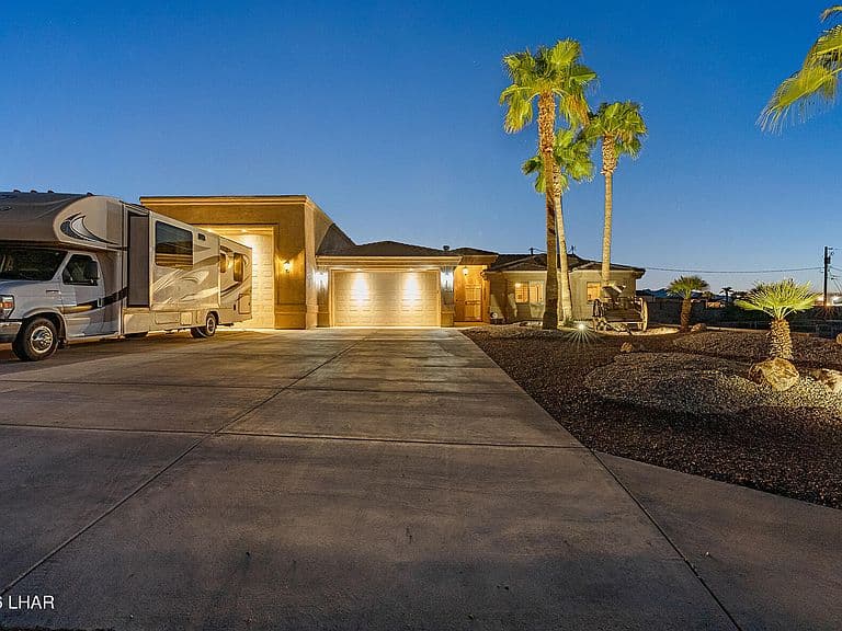2884 Cisco Dr N photo 1