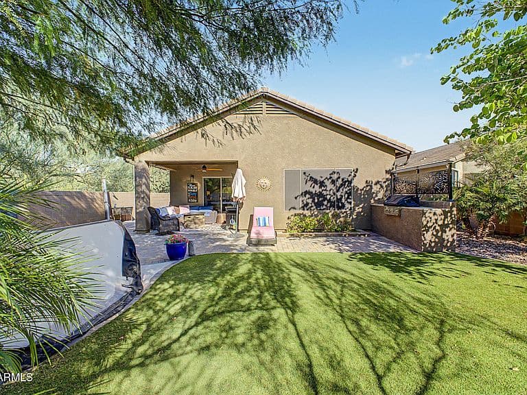 2504 N HUDSON Drive photo 5