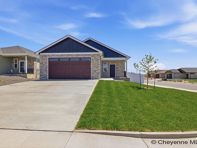 4051 Saddleback Ln photo 1