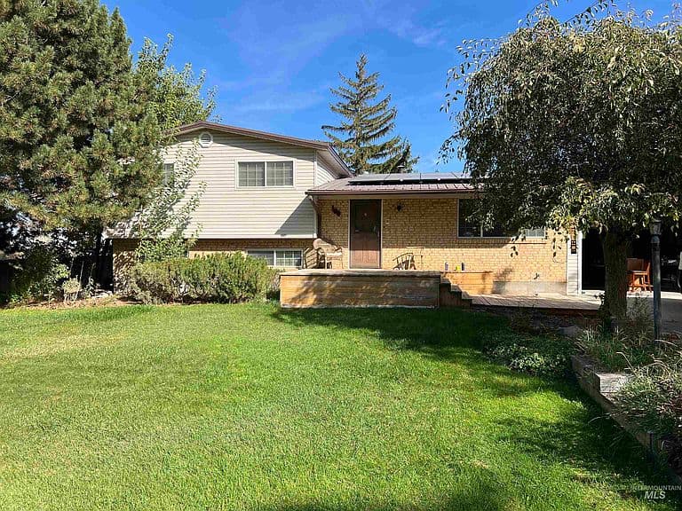 186 Clear Springs Dr photo 1
