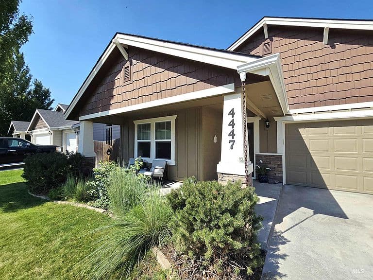 4447 N Weston Ave photo 3