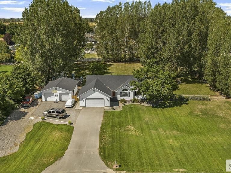 235 N 4135 E photo 1