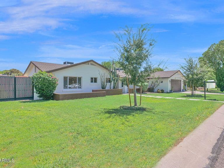 6745 N 12TH Way photo 3