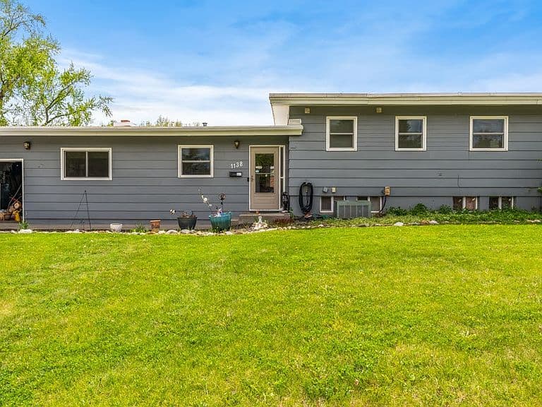 1138 Lewis Ave photo 2