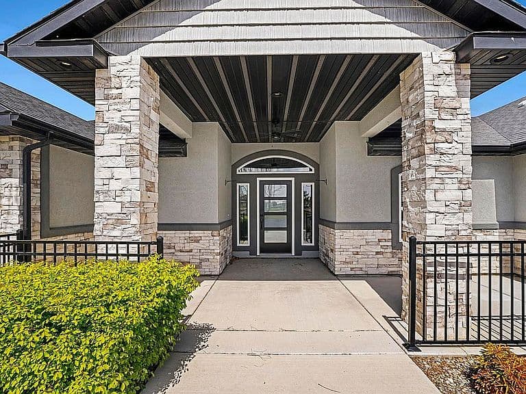 3847 Glasswing Dr photo 2