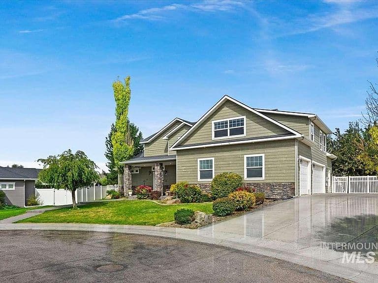 1110 Connor Ct photo 2