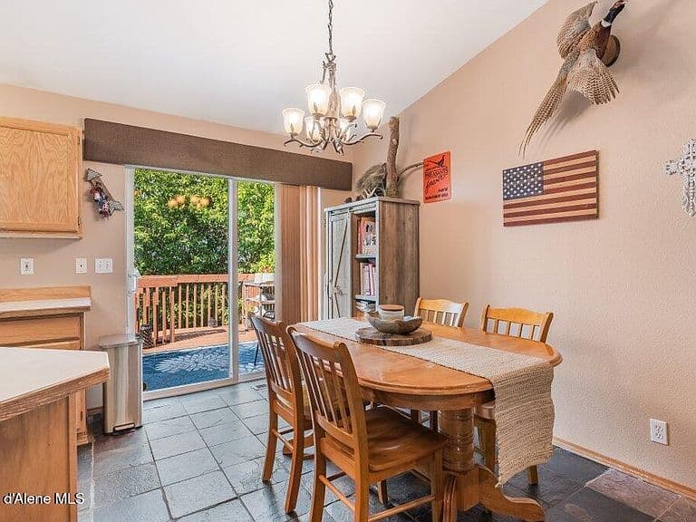 380 W Bridle Ln photo 3