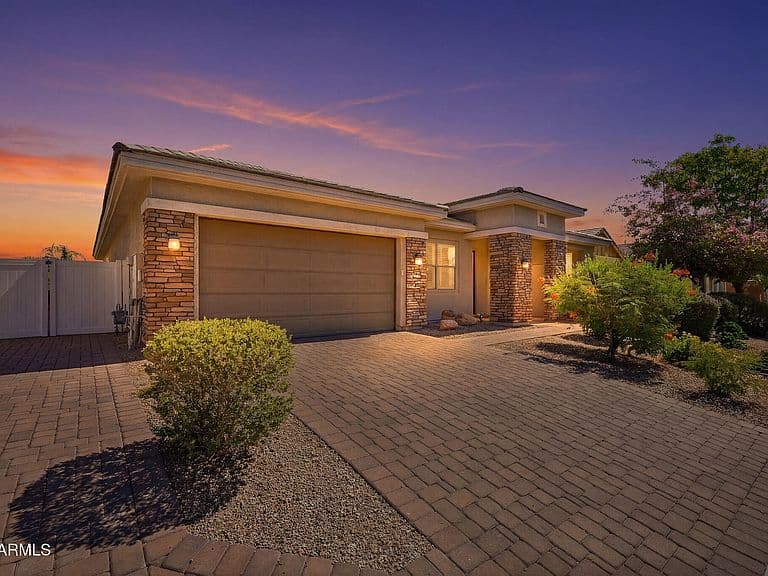 2522 E PLEASANT Lane photo 2