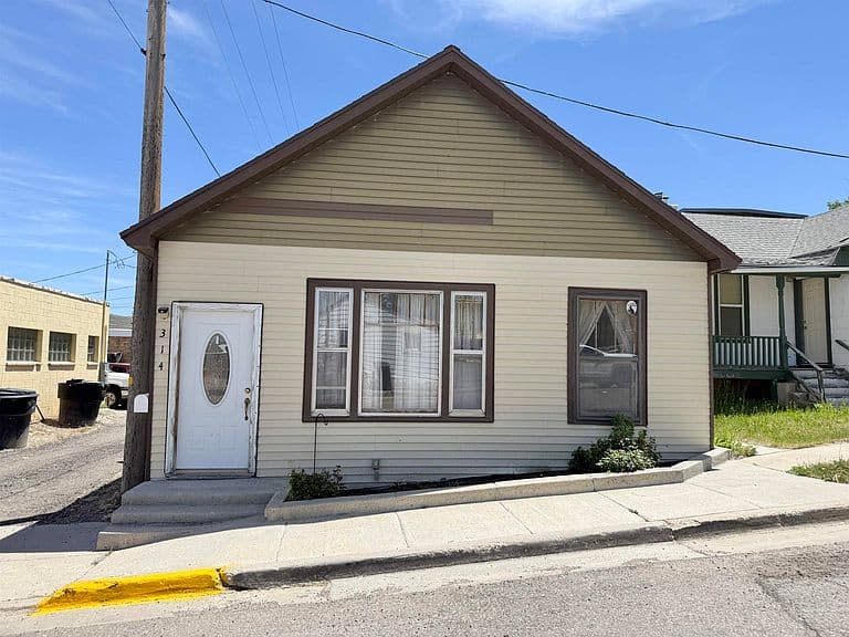 314 Topaz St photo 1