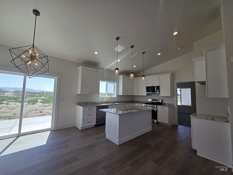 1503 Belle Dr photo 5