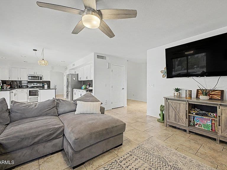 8672 W ADAM Avenue photo 3