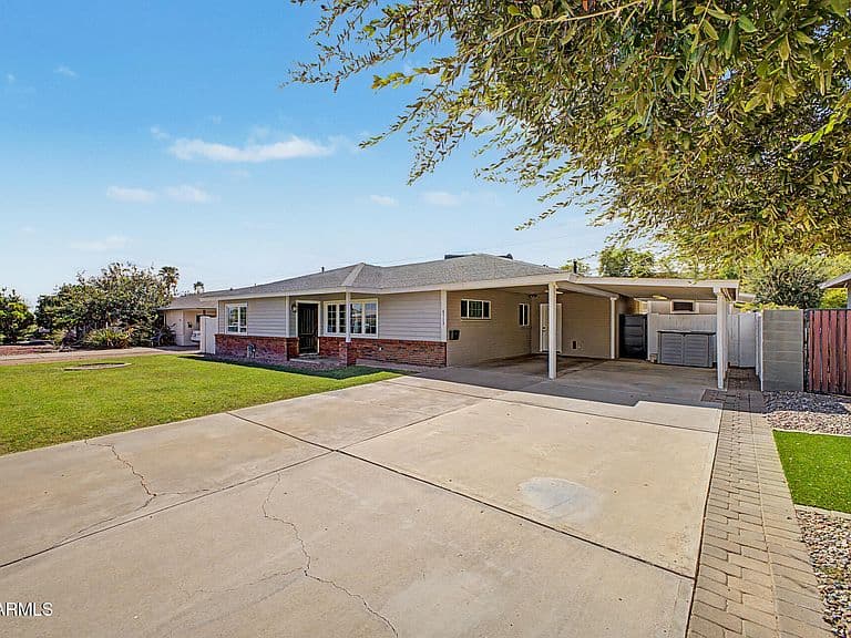 6713 E ALMERIA Road photo 3