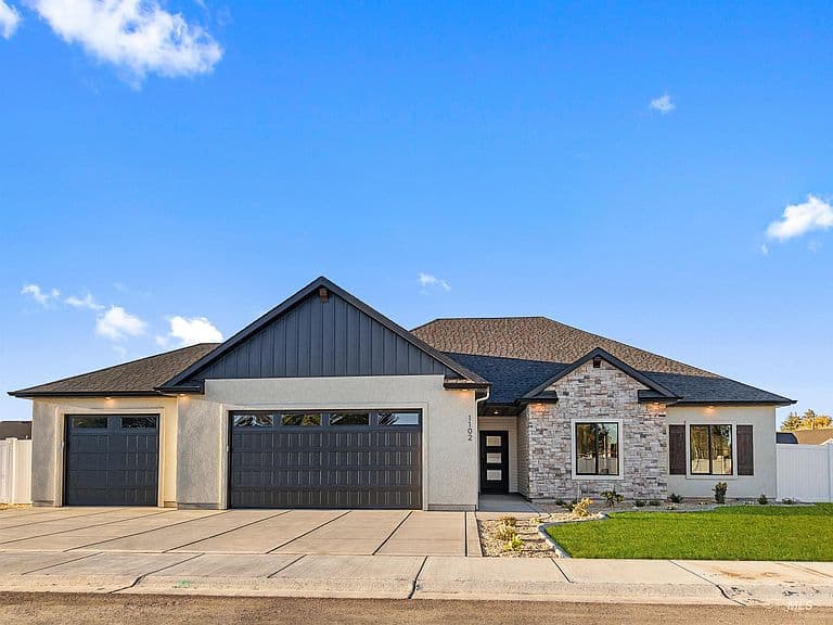 1102 Copper Dr photo 1