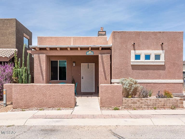 1685 E Calle Grandiosa photo 1