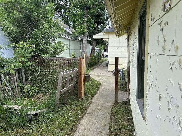 820 Knight St photo 3