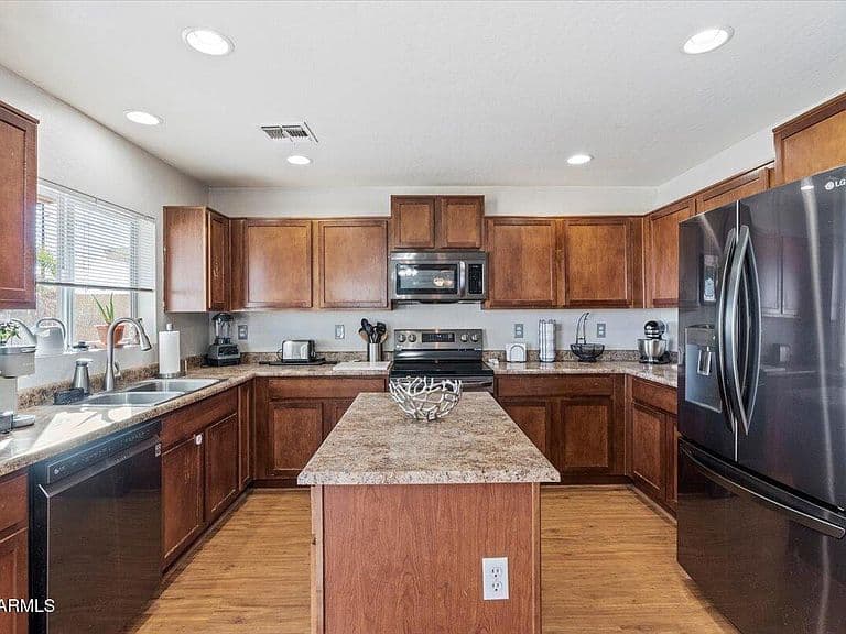 3813 E SIERRITA Road photo 4