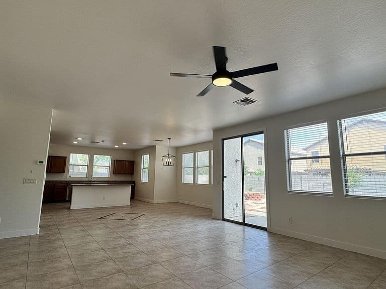 46120 W BELLE Avenue photo 3