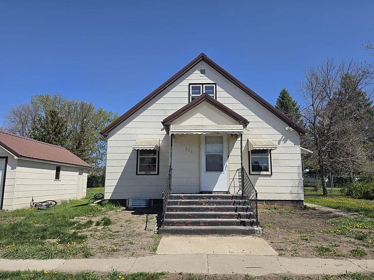 452 Marsh St photo 1