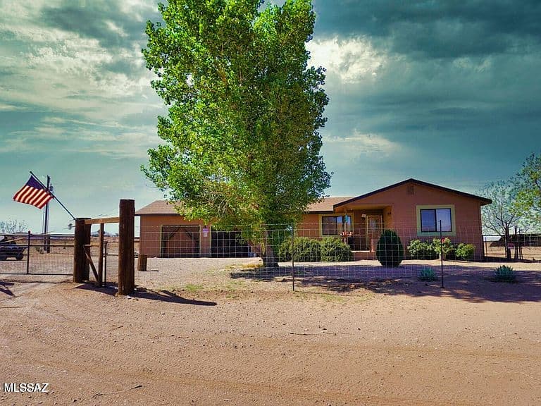 5215 E Sunizona Dr photo 1