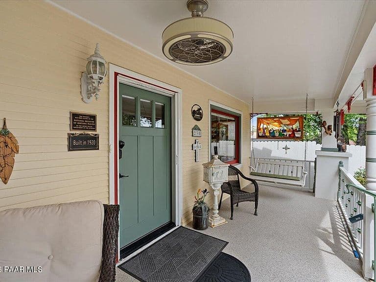 230 N Mount Vernon Ave photo 5