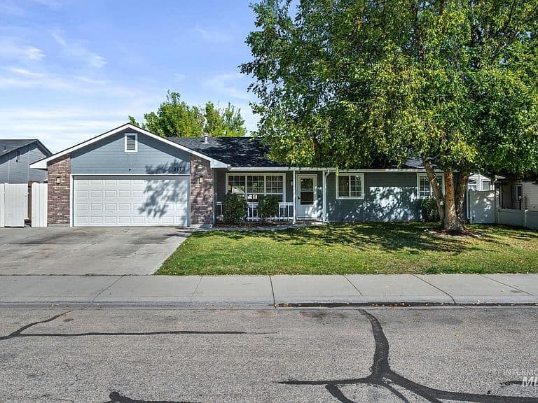 2172 W Hendricks St photo 1