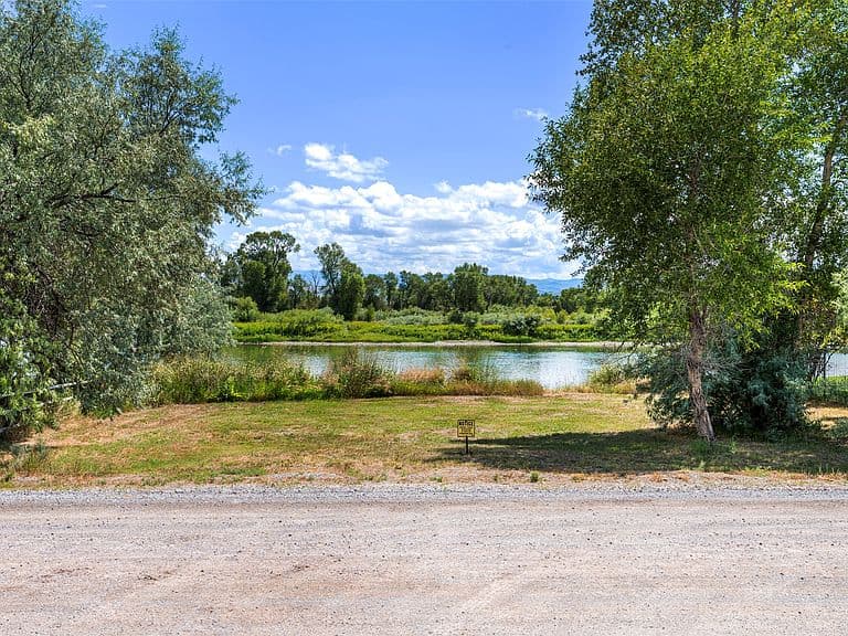 84 River Rd photo 4