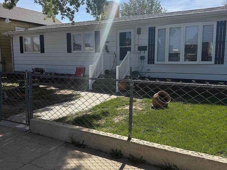 209 Thomas St photo 2