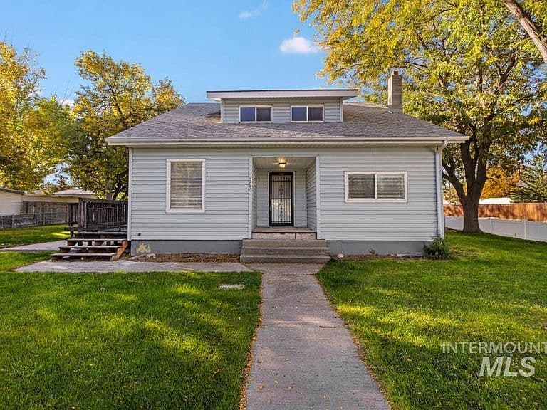 307 Lincoln St photo 1