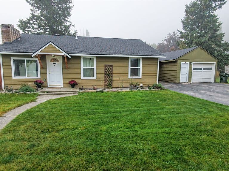 61 Evergreen St photo 2
