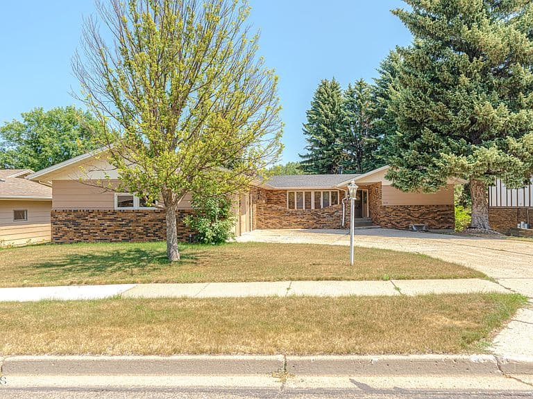 3209 Winnipeg Dr photo 2