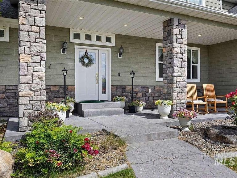 1110 Connor Ct photo 3
