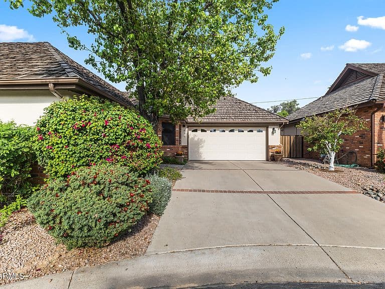 610 W GLENN Drive photo 2