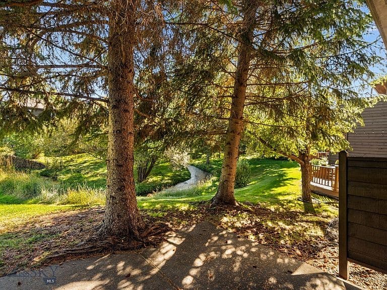 21 Hoffman Dr photo 3