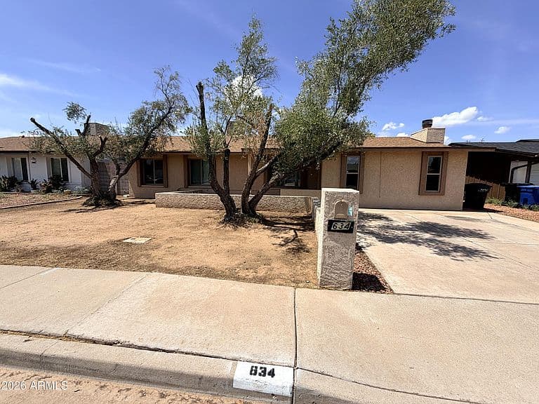 634 N SANTA ANNA -- photo 1